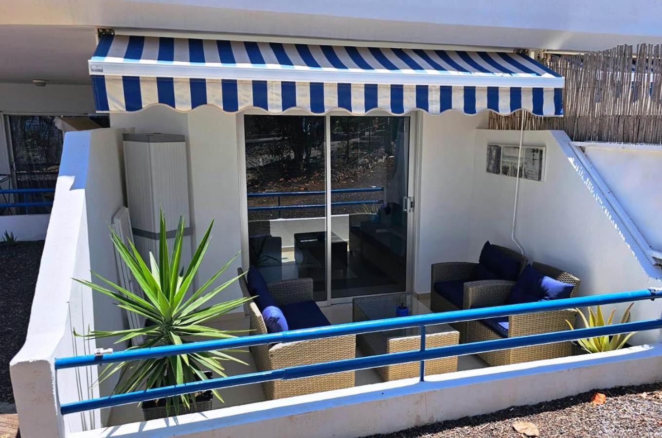 Blue Bay Paradise - Beach Front Apartment With Sea View Playa Paraiso  Dış mekan fotoğraf